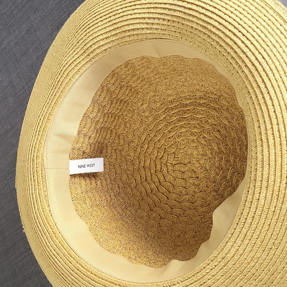 Bundle. HATS - Picture 5 of 7